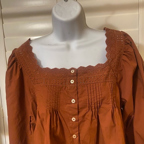 The GAP: Puff sleeve eyelet lace Boho peasant top. Medium. From the 2022 line - Picture 6 of 6
